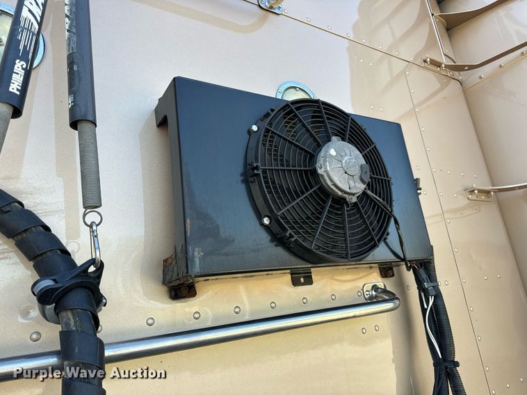 image for item DV1921 2018 Peterbilt 579 semi truck