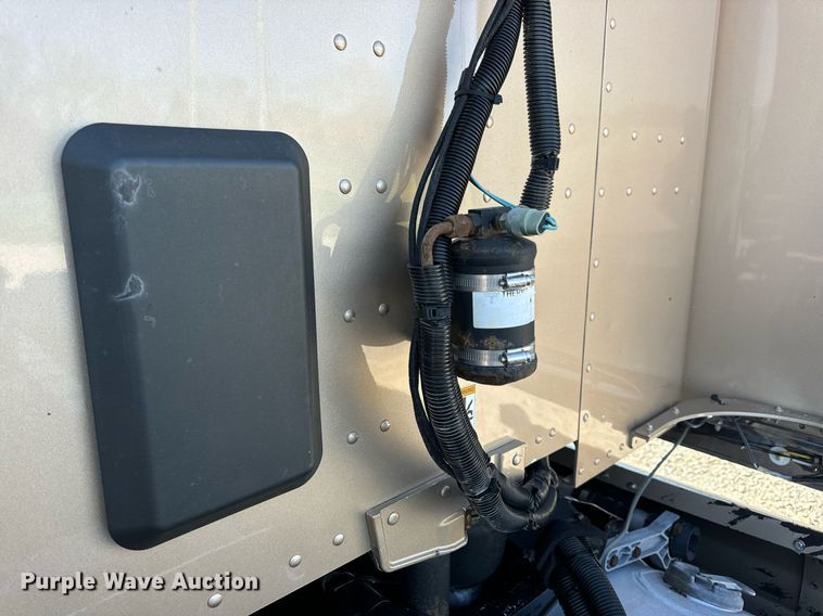 image for item DV1921 2018 Peterbilt 579 semi truck