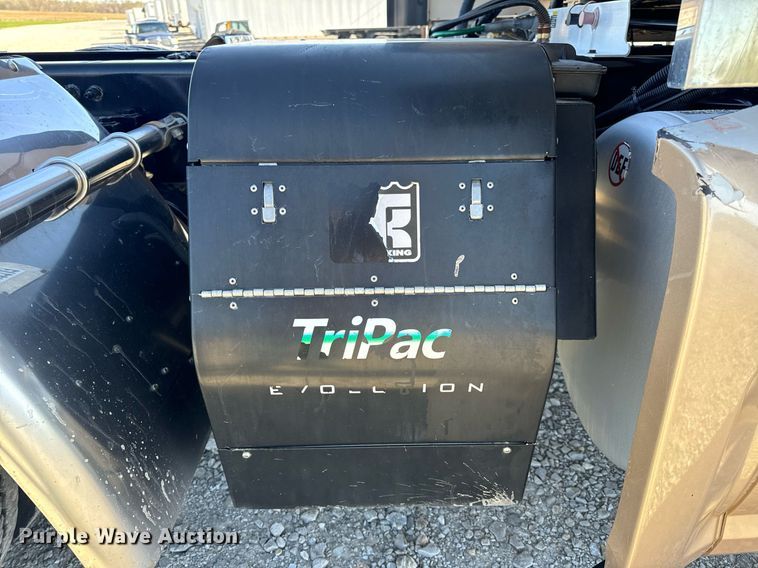 image for item DV1921 2018 Peterbilt 579 semi truck