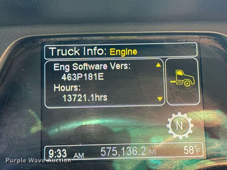 image for item DV1921 2018 Peterbilt 579 semi truck