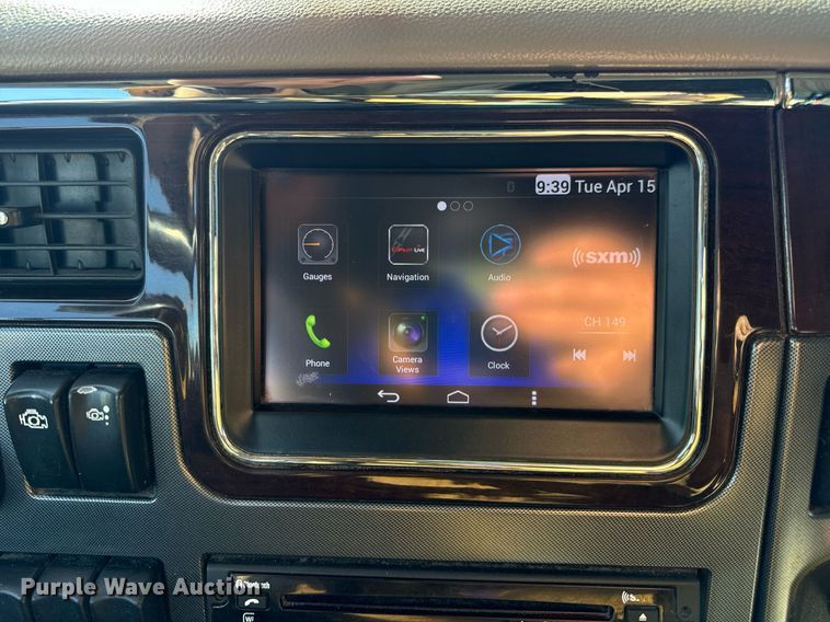 image for item DV1921 2018 Peterbilt 579 semi truck