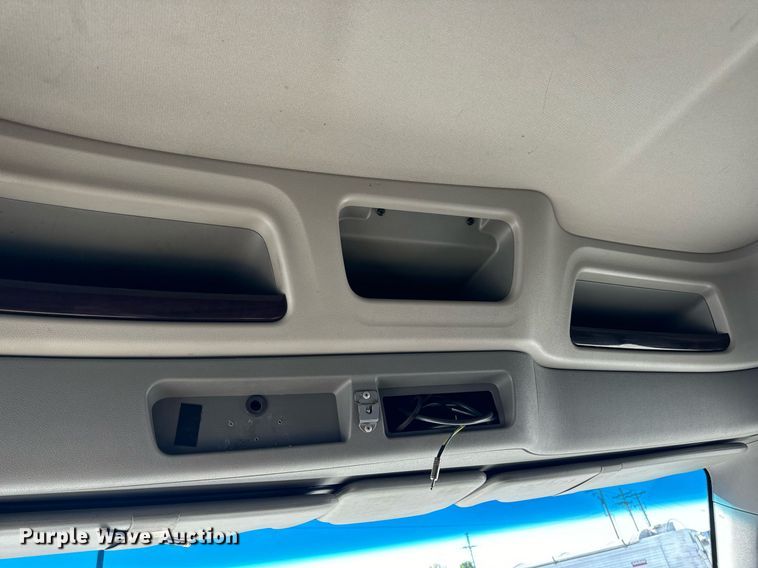 image for item DV1921 2018 Peterbilt 579 semi truck