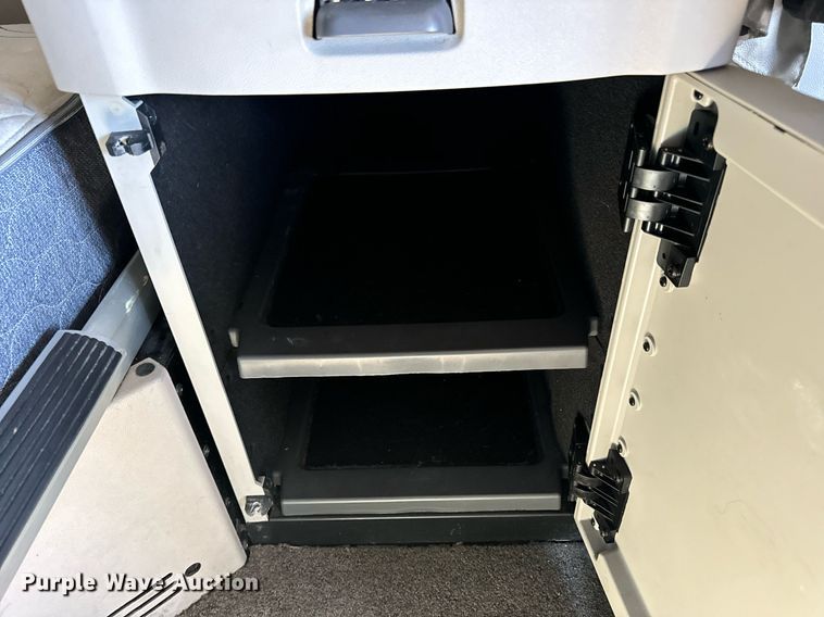 image for item DV1921 2018 Peterbilt 579 semi truck