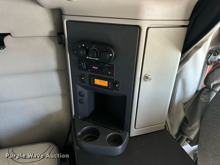 image for item DV1921 2018 Peterbilt 579 semi truck