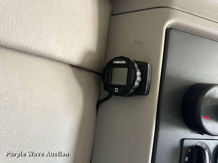 image for item DV1921 2018 Peterbilt 579 semi truck