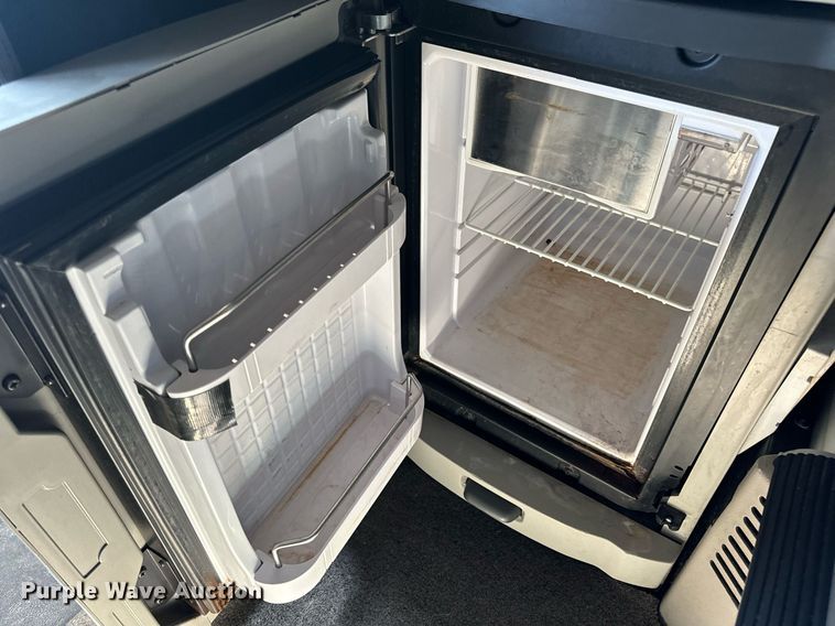 image for item DV1921 2018 Peterbilt 579 semi truck