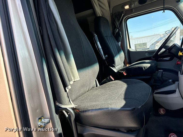 image for item DV1921 2018 Peterbilt 579 semi truck