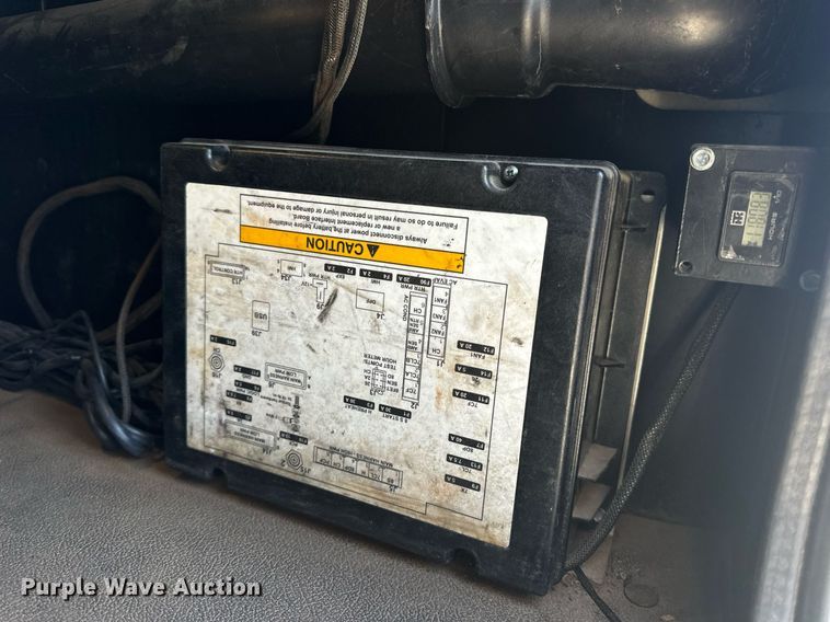 image for item DV1921 2018 Peterbilt 579 semi truck