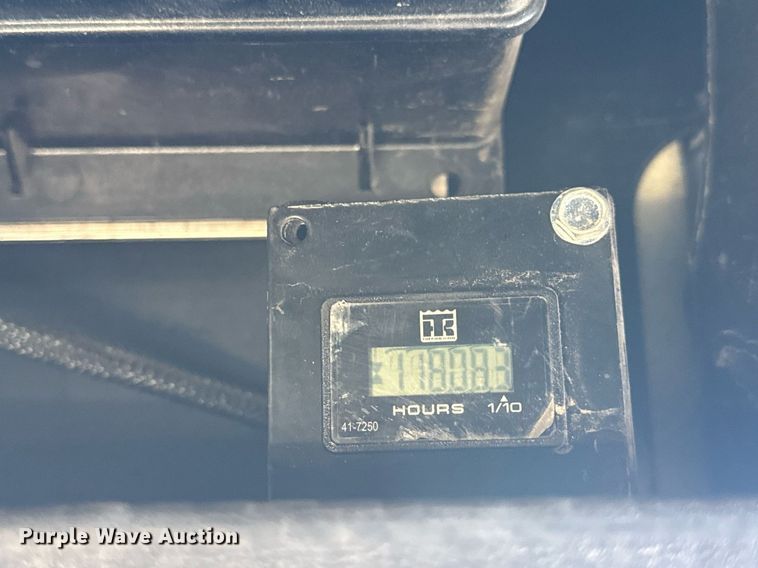 image for item DV1921 2018 Peterbilt 579 semi truck