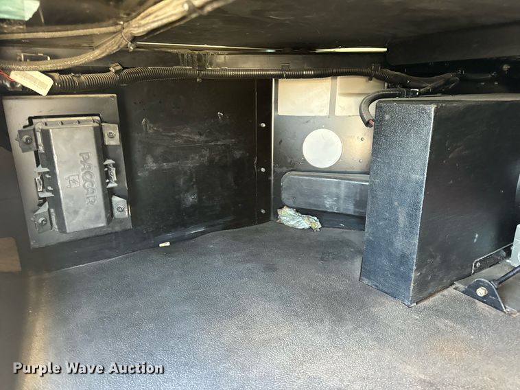 image for item DV1921 2018 Peterbilt 579 semi truck