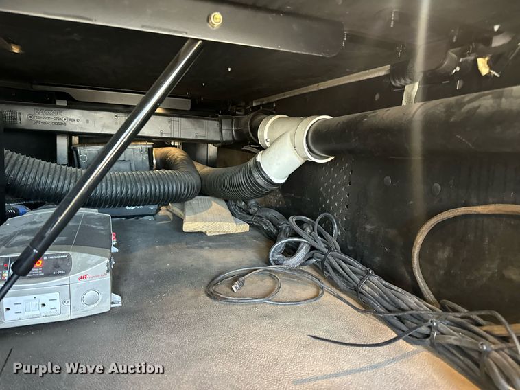 image for item DV1921 2018 Peterbilt 579 semi truck