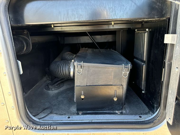 image for item DV1921 2018 Peterbilt 579 semi truck