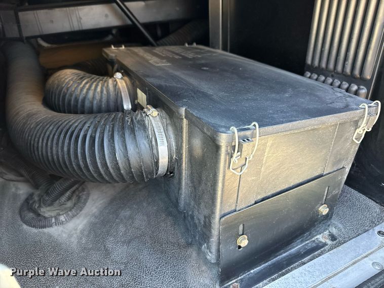 image for item DV1921 2018 Peterbilt 579 semi truck