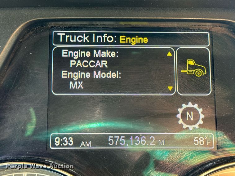 image for item DV1921 2018 Peterbilt 579 semi truck