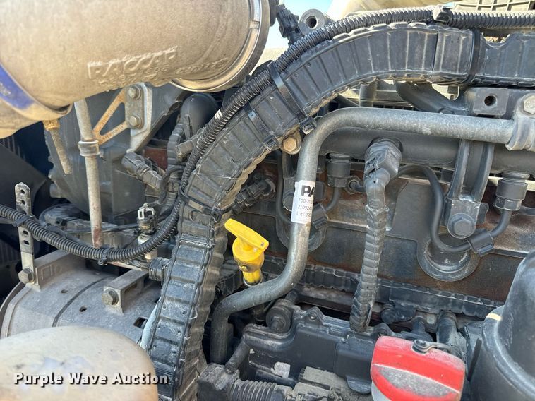 image for item DV1921 2018 Peterbilt 579 semi truck