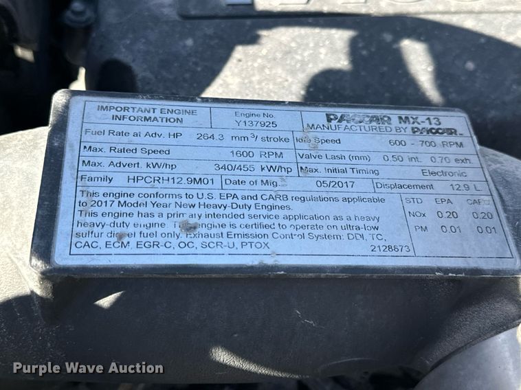 image for item DV1921 2018 Peterbilt 579 semi truck