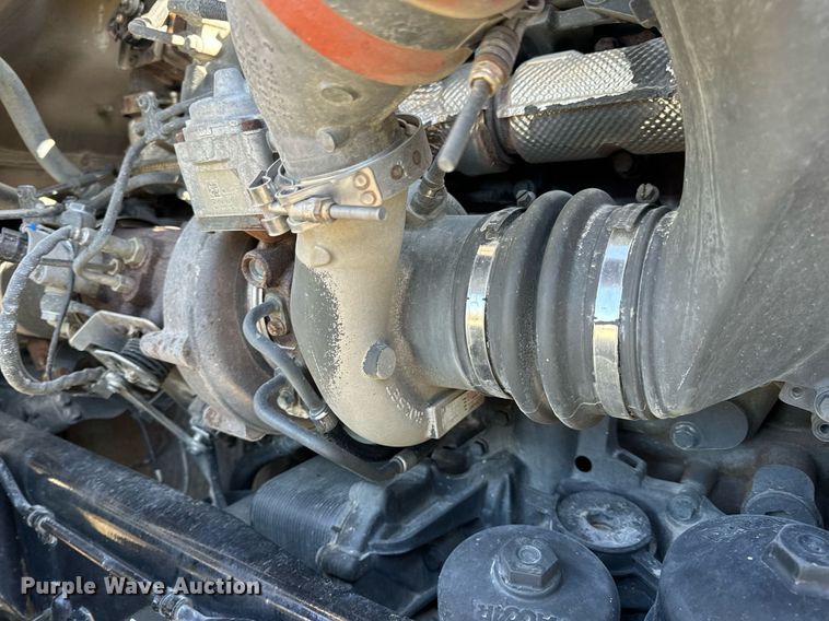 image for item DV1921 2018 Peterbilt 579 semi truck