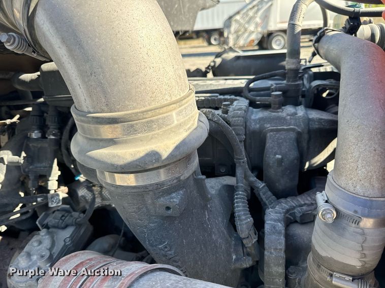 image for item DV1921 2018 Peterbilt 579 semi truck