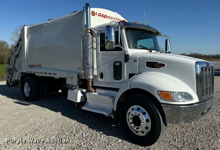 image for item DV1922 2017 Peterbilt 337 refuse truck