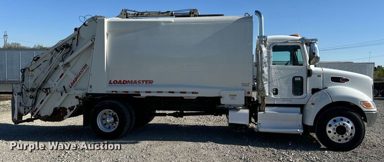 image for item DV1922 2017 Peterbilt 337 refuse truck