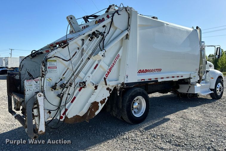 image for item DV1922 2017 Peterbilt 337 refuse truck