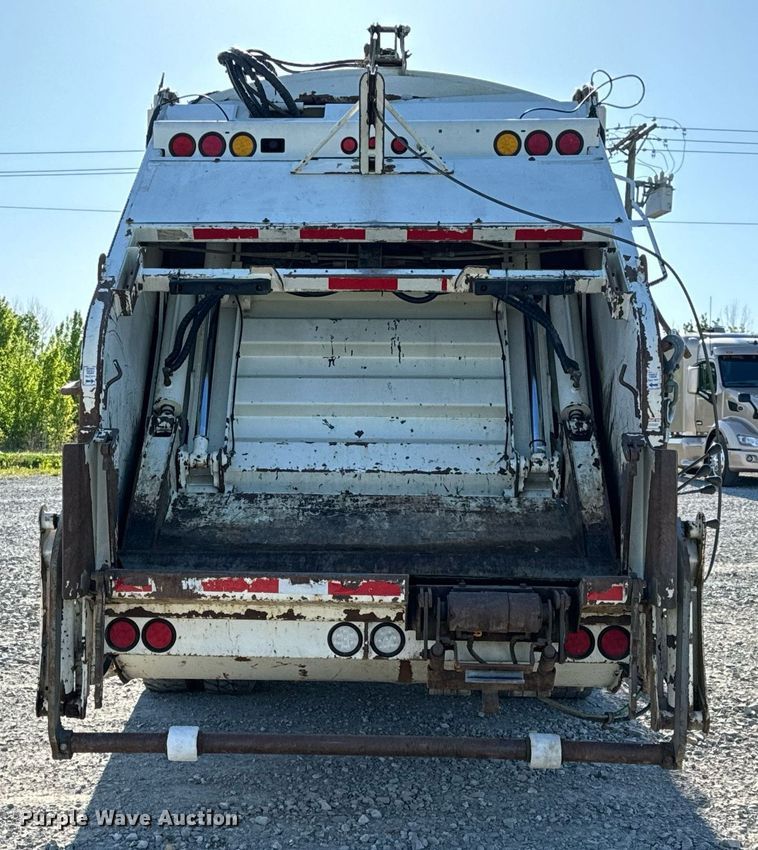 image for item DV1922 2017 Peterbilt 337 refuse truck