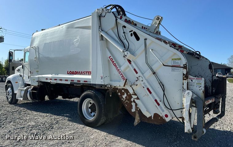 image for item DV1922 2017 Peterbilt 337 refuse truck