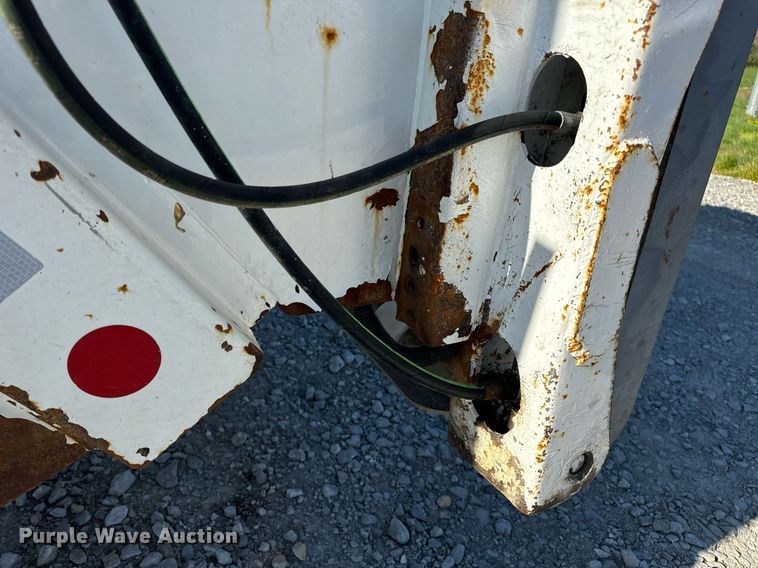 image for item DV1922 2017 Peterbilt 337 refuse truck