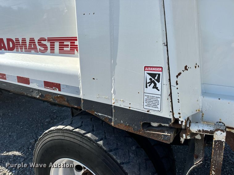 image for item DV1922 2017 Peterbilt 337 refuse truck