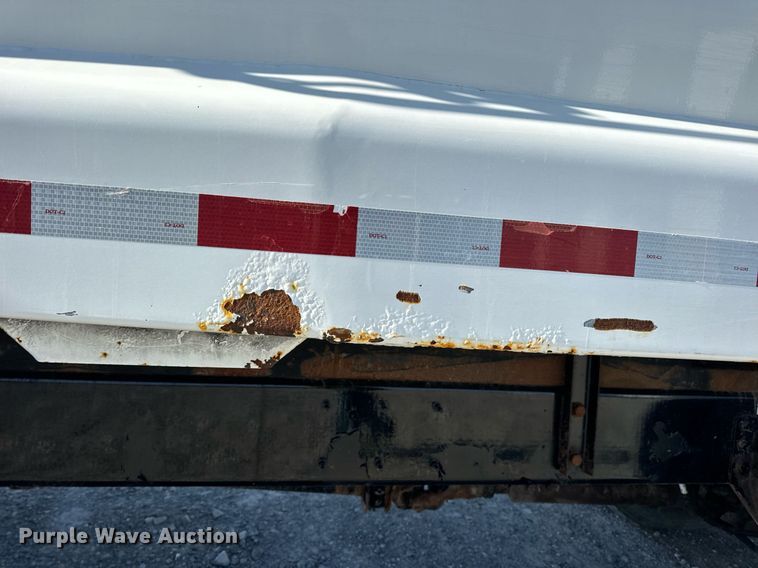 image for item DV1922 2017 Peterbilt 337 refuse truck