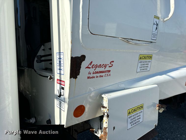 image for item DV1922 2017 Peterbilt 337 refuse truck