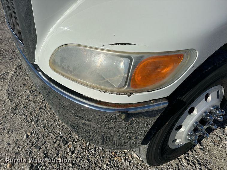 image for item DV1922 2017 Peterbilt 337 refuse truck