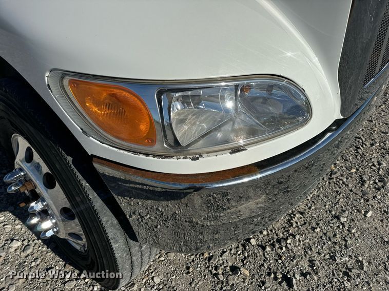 image for item DV1922 2017 Peterbilt 337 refuse truck