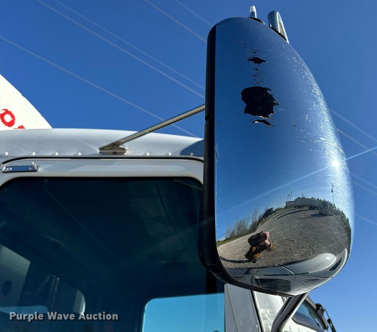 image for item DV1922 2017 Peterbilt 337 refuse truck