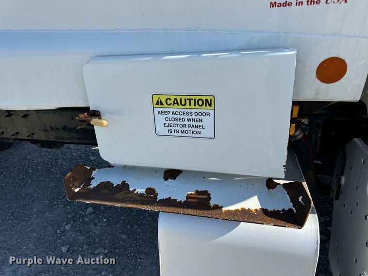 image for item DV1922 2017 Peterbilt 337 refuse truck