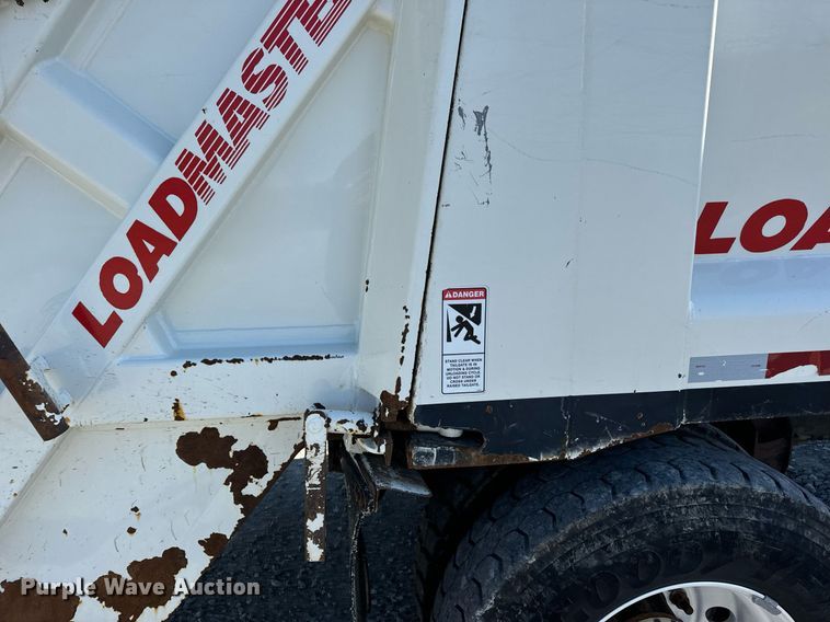 image for item DV1922 2017 Peterbilt 337 refuse truck