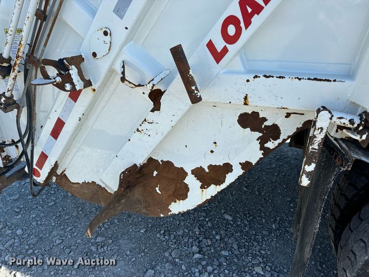 image for item DV1922 2017 Peterbilt 337 refuse truck