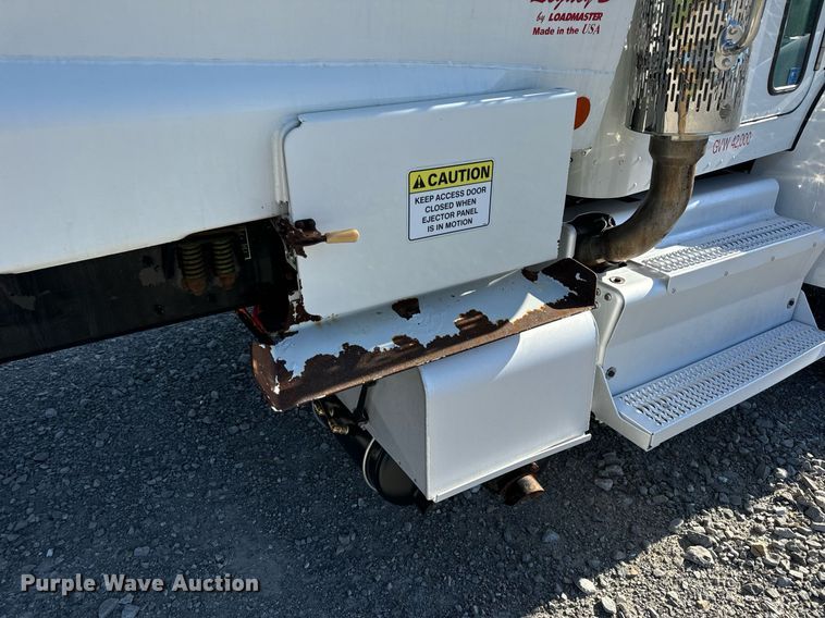 image for item DV1922 2017 Peterbilt 337 refuse truck