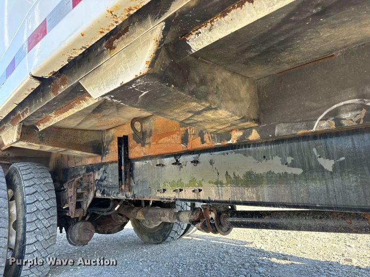 image for item DV1922 2017 Peterbilt 337 refuse truck