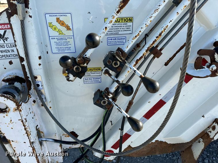 image for item DV1922 2017 Peterbilt 337 refuse truck