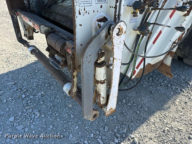 image for item DV1922 2017 Peterbilt 337 refuse truck