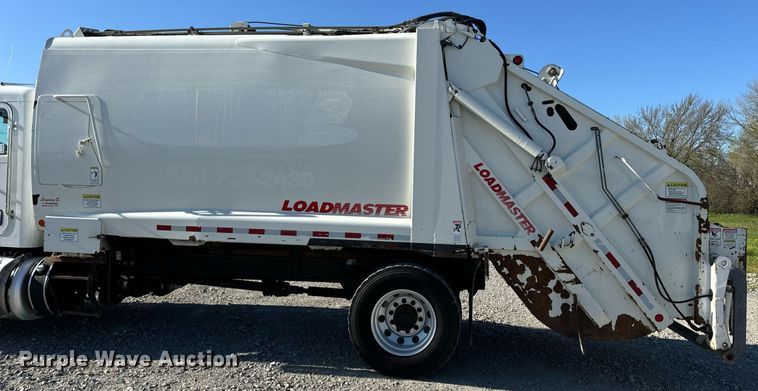 image for item DV1922 2017 Peterbilt 337 refuse truck