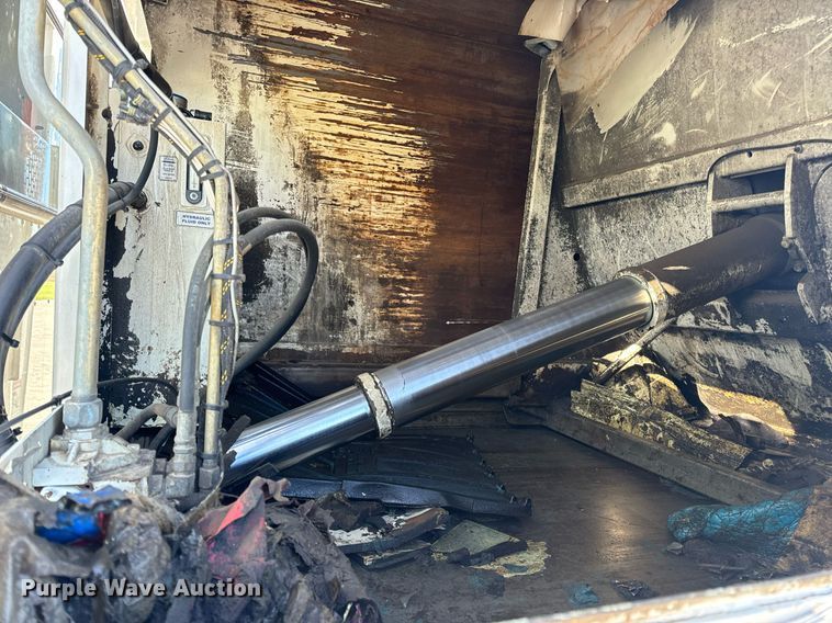 image for item DV1922 2017 Peterbilt 337 refuse truck