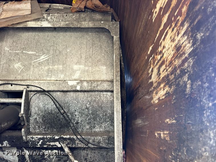 image for item DV1922 2017 Peterbilt 337 refuse truck