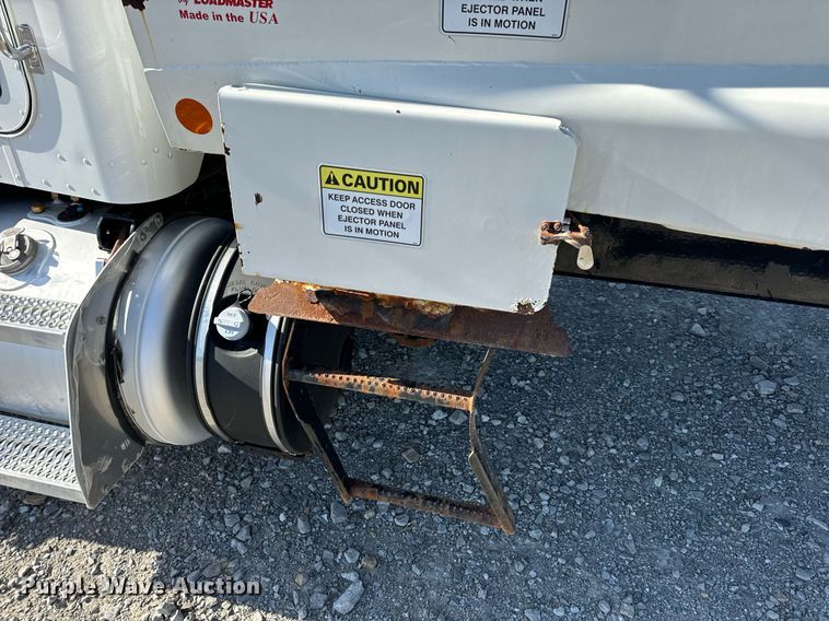 image for item DV1922 2017 Peterbilt 337 refuse truck