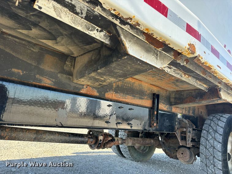 image for item DV1922 2017 Peterbilt 337 refuse truck