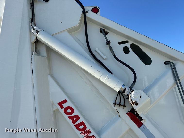 image for item DV1922 2017 Peterbilt 337 refuse truck