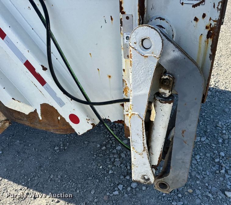 image for item DV1922 2017 Peterbilt 337 refuse truck