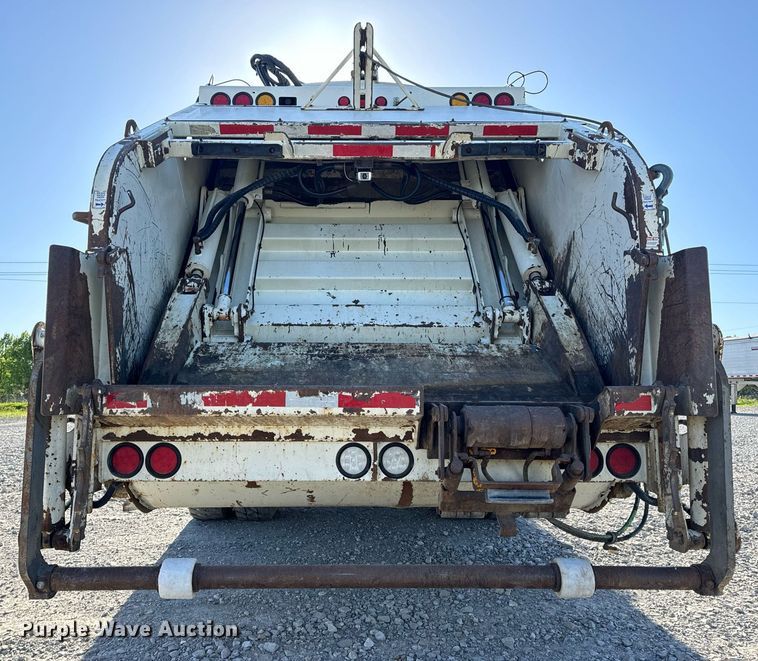 image for item DV1922 2017 Peterbilt 337 refuse truck