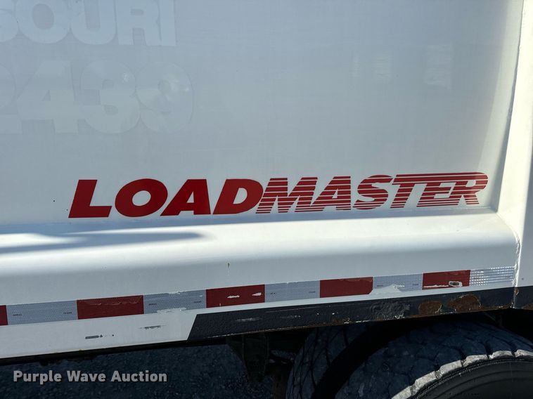 image for item DV1922 2017 Peterbilt 337 refuse truck